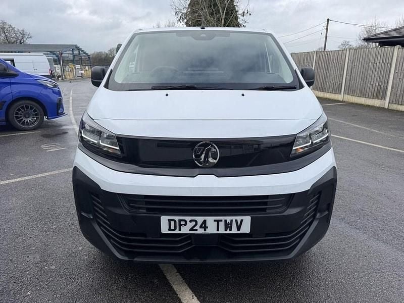 Used Vauxhall Vivaro S 120 HP (88 kW) 2024 White MPV