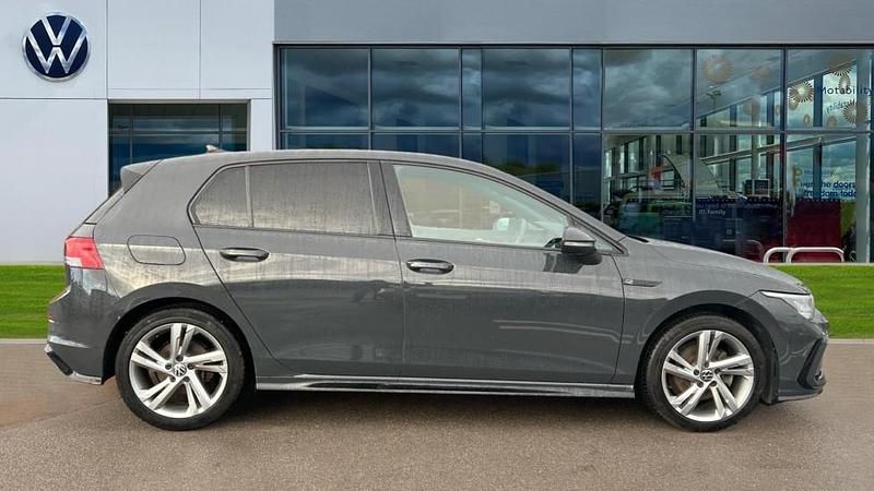 Second-hand VW Golf VIII R-line 150 CP (110 kW) 2022 Gri