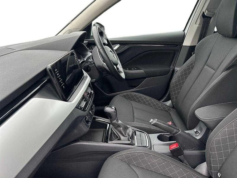 Used Skoda Kamiq SE Drive 147 HP (108 kW) 2022 Moon white metallic SUV