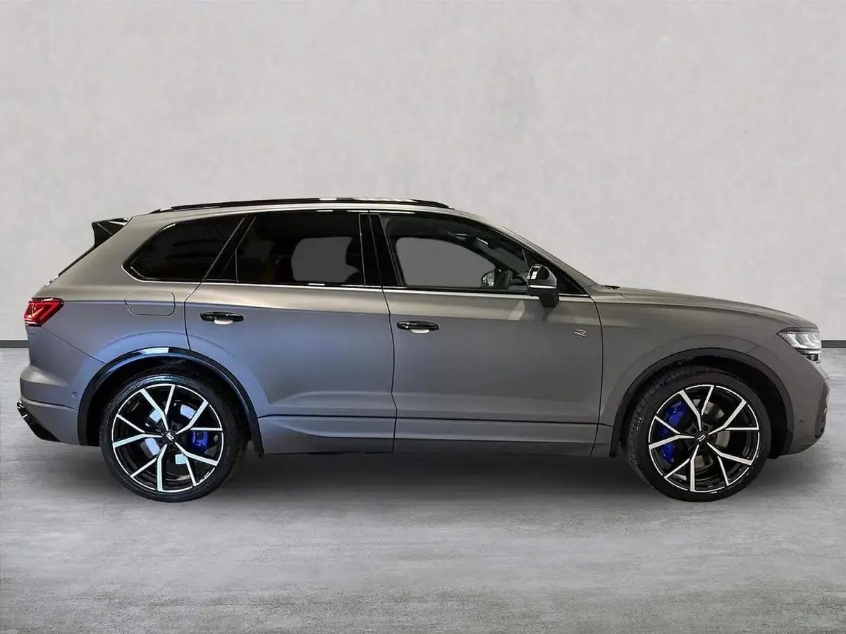 Używany VW Touareg R 456 KM (335 kW) 2026 Szary SUV
