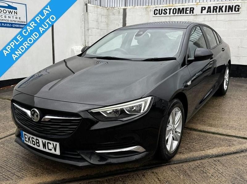 Used Vauxhall Insignia Design Edition 140 HP (102 kW) 2018 Black Hatchback