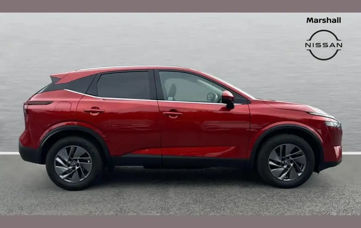 Used Nissan Qashqai Acenta Premium 155 HP (114 kW) 2022 Red SUV