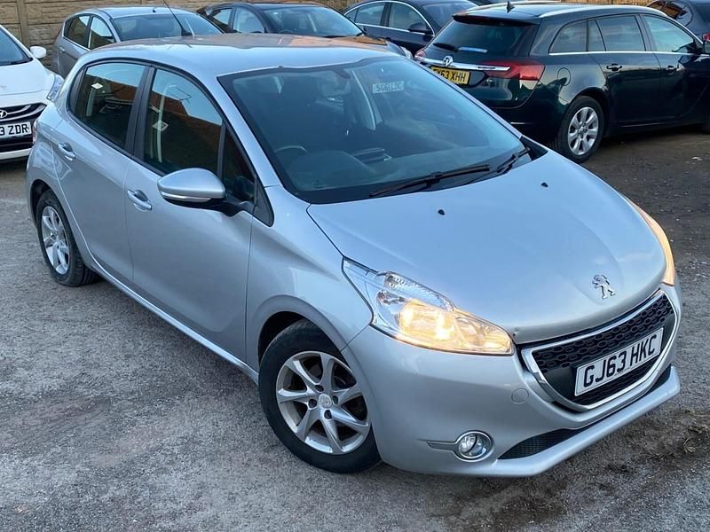 Used Peugeot 208 Active 68 HP (50 kW) 2013 Silver Hatchback