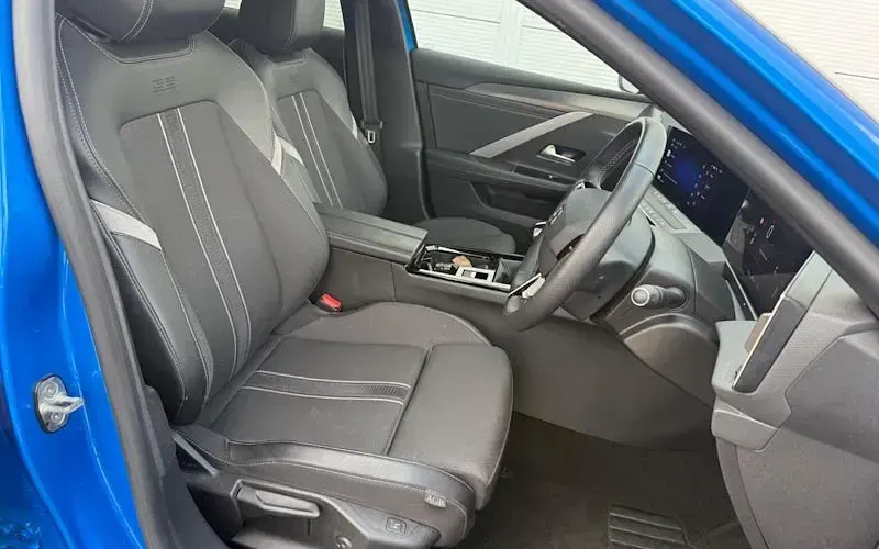 Used Vauxhall Astra 131 HP (96 kW) 2025 Blue Estate