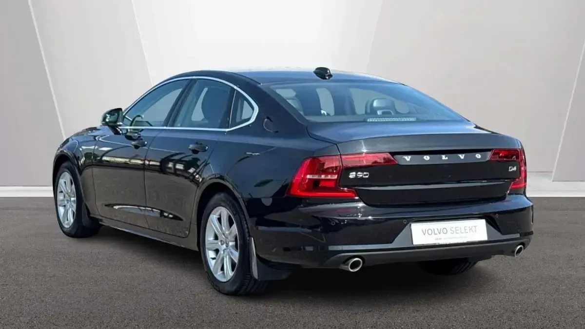Used Volvo S90 Momentum 188 HP (138 kW) 2019 Black Sedan