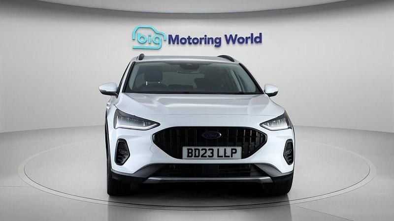 Used Ford Focus Active 125 HP (91 kW) 2023 White Hatchback
