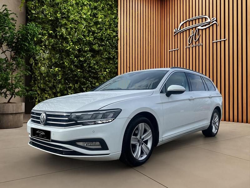 Used VW Passat SE 150 HP (110 kW) 2020 White Estate