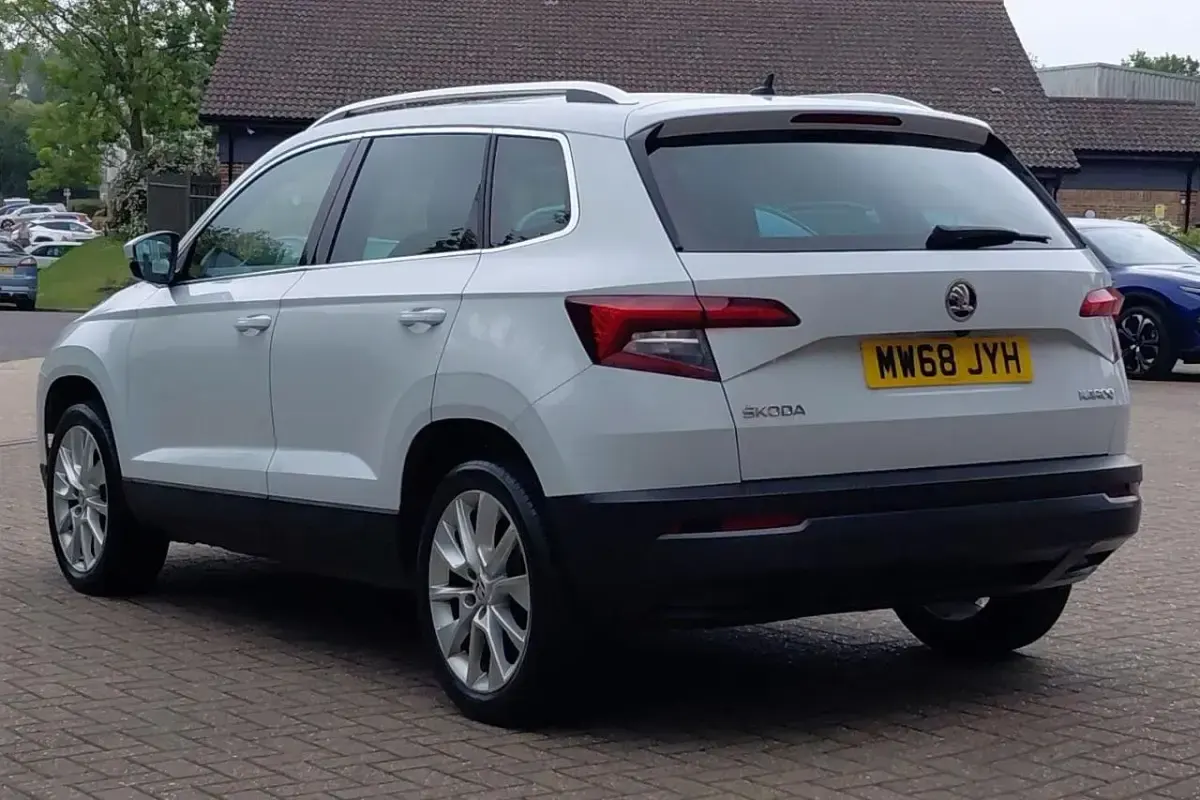 Used Skoda Karoq SE L 150 HP (110 kW) 2018 White SUV