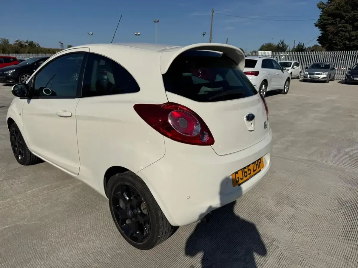 Used Ford Ka Zetec 69 HP (50 kW) 2015 White Hatchback