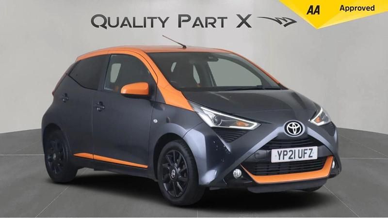 Begagnad Toyota Aygo Edition 72 HK (52 kW) 2021 Grå Halvkombi