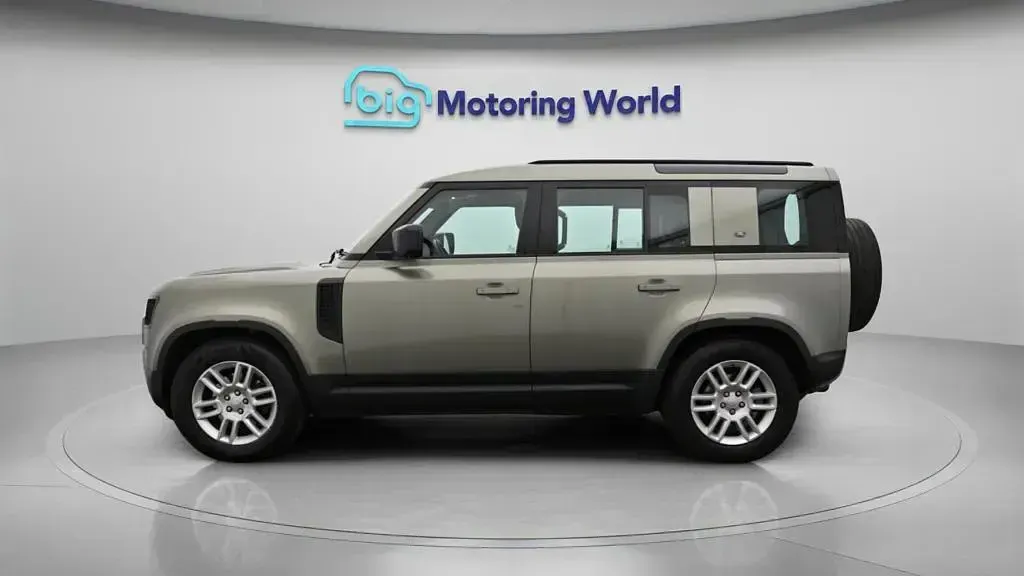 Used Land Rover Defender S 250 HP (183 kW) 2021 Green SUV