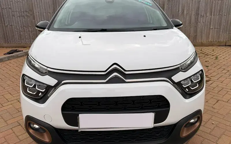 Used Citroën C3 PureTech 83 HP (61 kW) 2022 White Hatchback