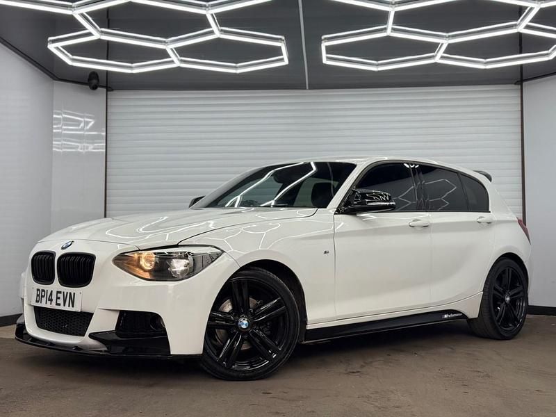 Begagnad BMW 120 M Sport 2014 Vit Halvkombi