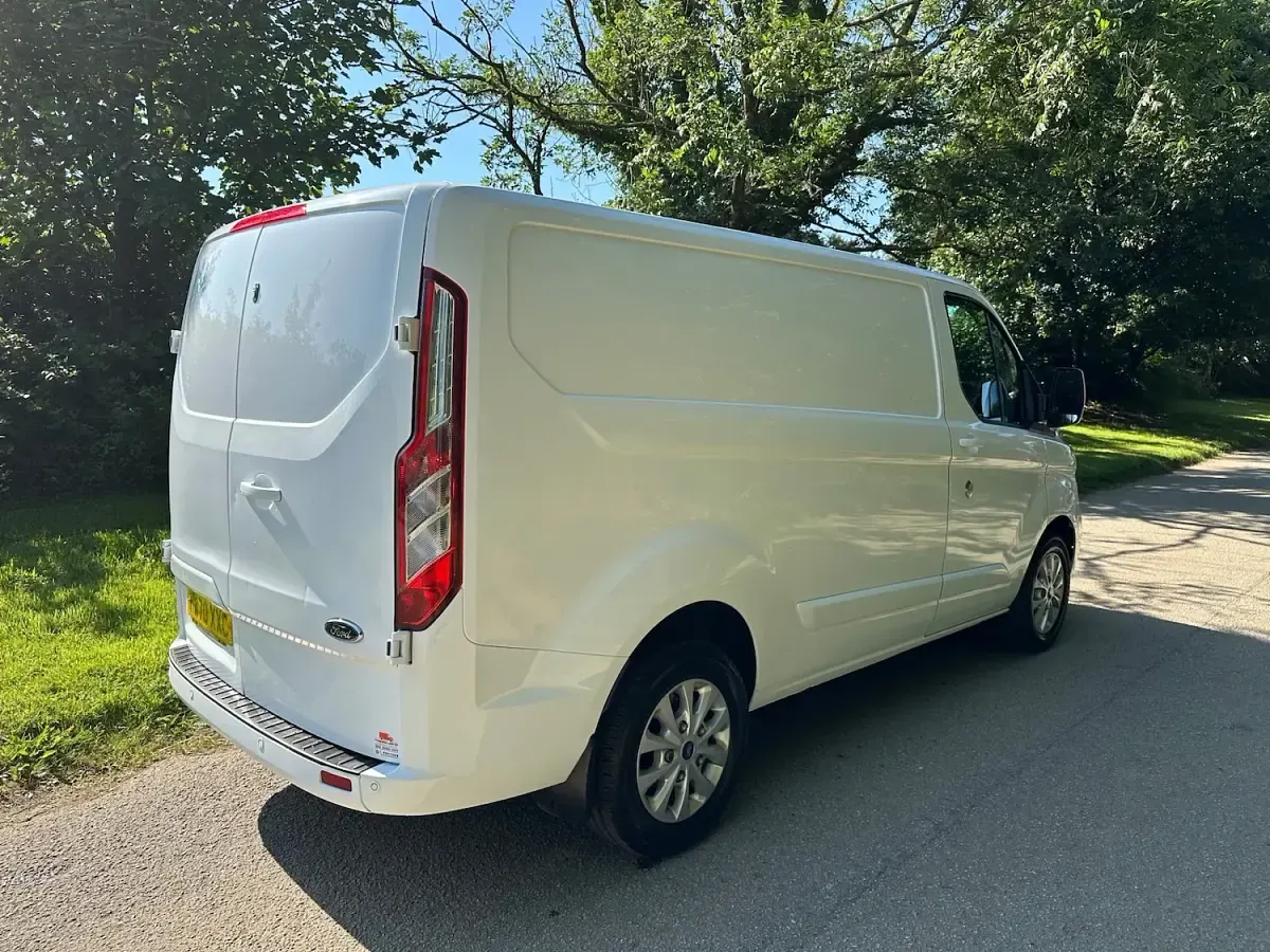 Used Ford Transit Custom Limited 130 HP (95 kW) 2020 White Van