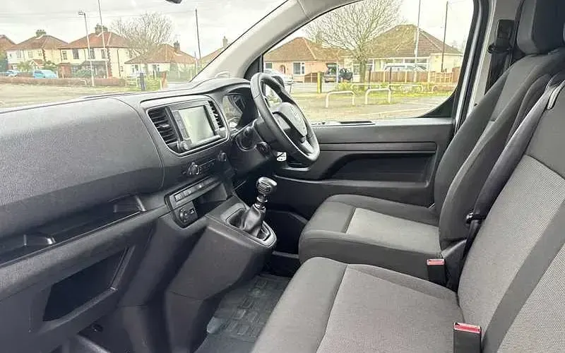 Used Vauxhall Vivaro S 145 HP (106 kW) 2023 White MPV