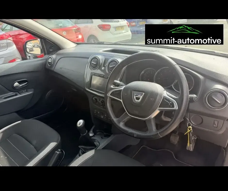 Used Dacia Sandero Essentiel 90 HP (66 kW) 2018 Silver Hatchback