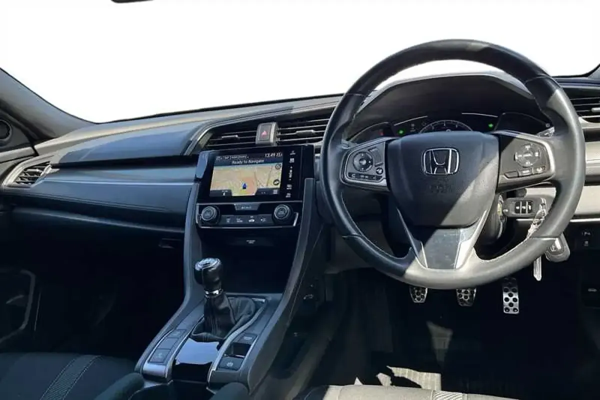 Used Honda Civic SR 126 HP (92 kW) 2019 Polished metal