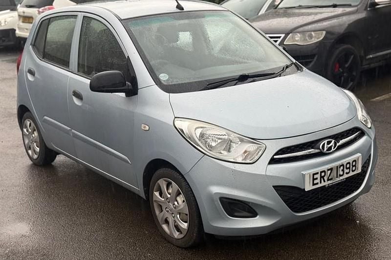 Used Hyundai i10 Classic 85 HP (62 kW) 2012 Silver Hatchback