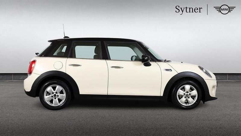 Used Mini Cooper Classic 134 HP (98 kW) 2019 White Hatchback