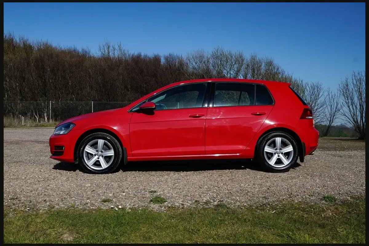 Used VW Golf VII Edition 125 HP (91 kW) 2016 Red Hatchback