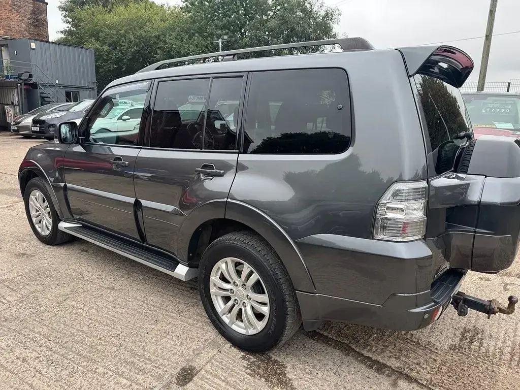 Used Mitsubishi Shogun 187 HP (137 kW) 2017 Grey SUV