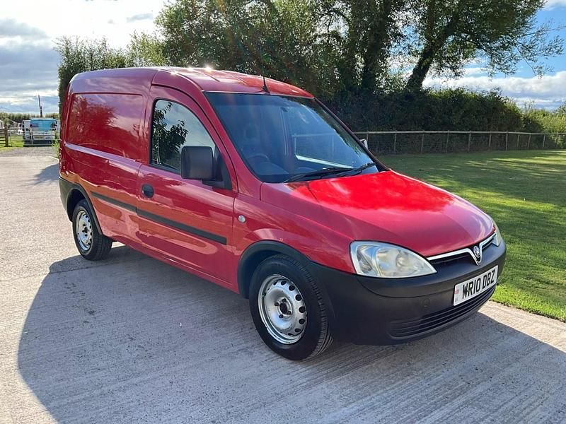 Red Used 2010 Vauxhall Combo MPV | £2,650 (Fair price) - Image 1/4