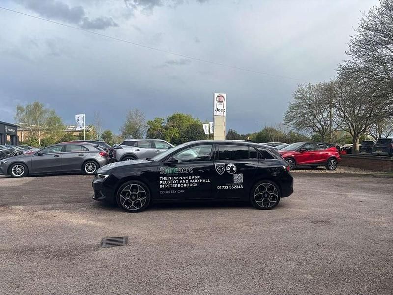 Used Vauxhall Astra Ultimate 128 HP (94 kW) 2025 Black Hatchback