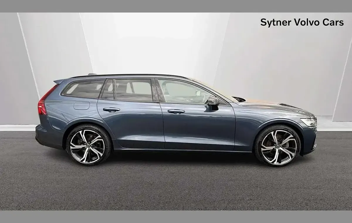 Used Volvo V60 Plus 194 HP (142 kW) 2025 Blue Estate