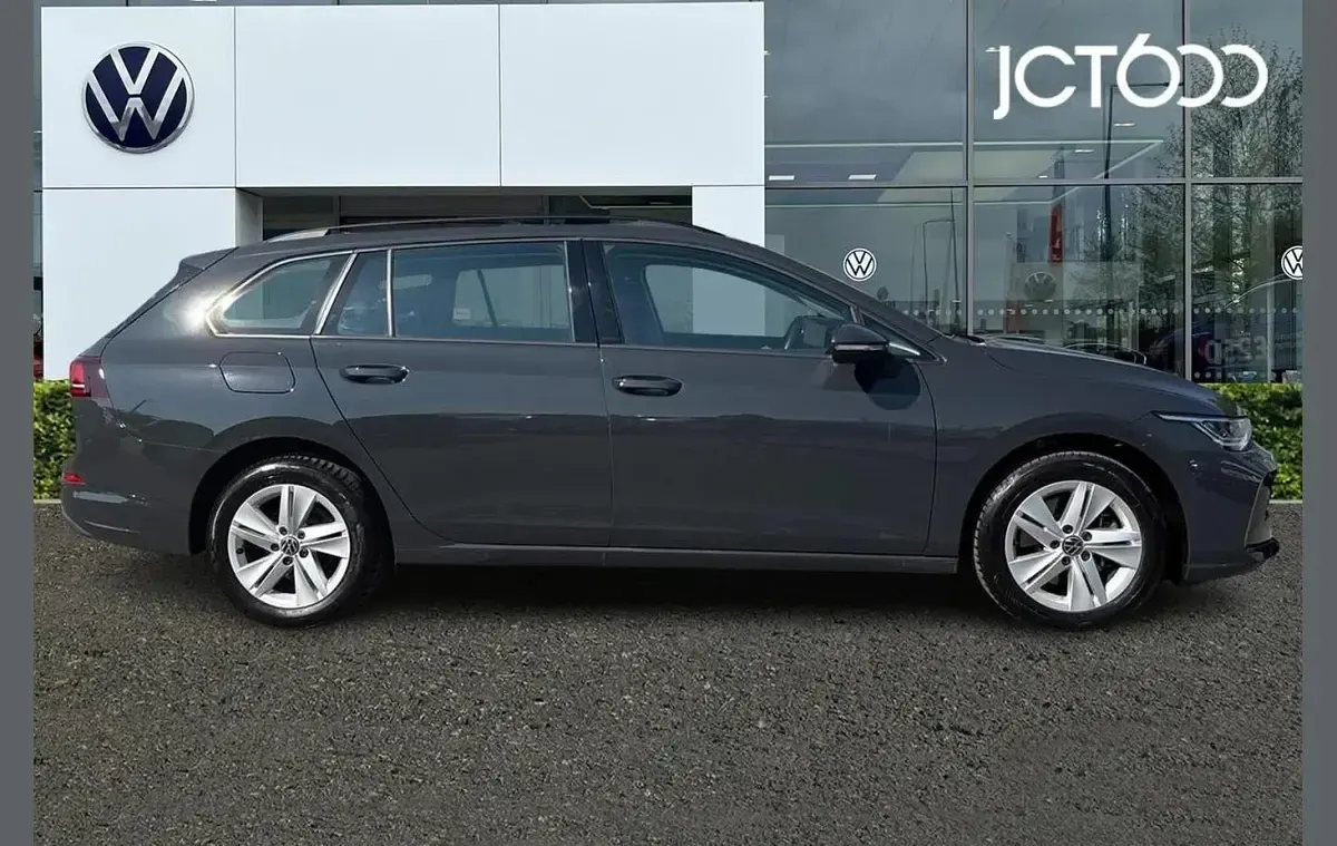 Used VW Golf VIII Life 115 HP (84 kW) 2024 Grey Estate
