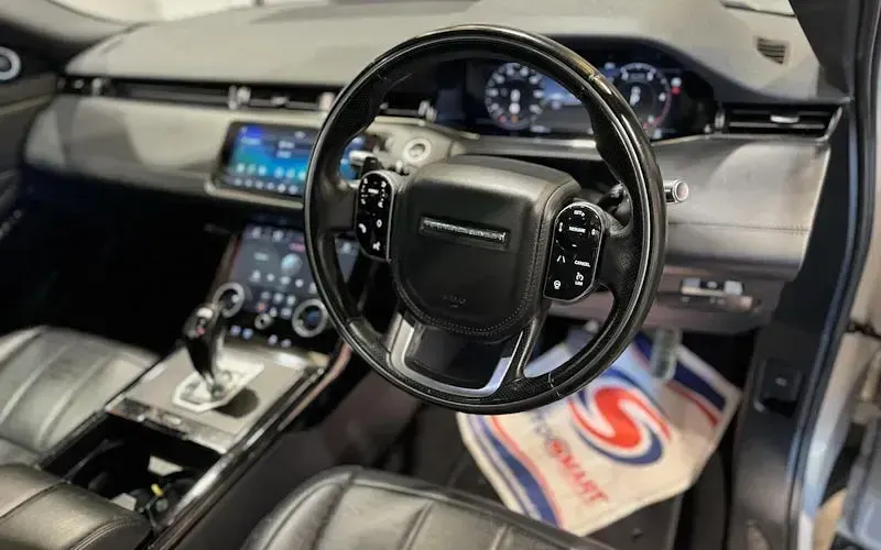 Used Land Rover Range Rover evoque HSE Dynamic 182 HP (133 kW) 2020 Silver SUV