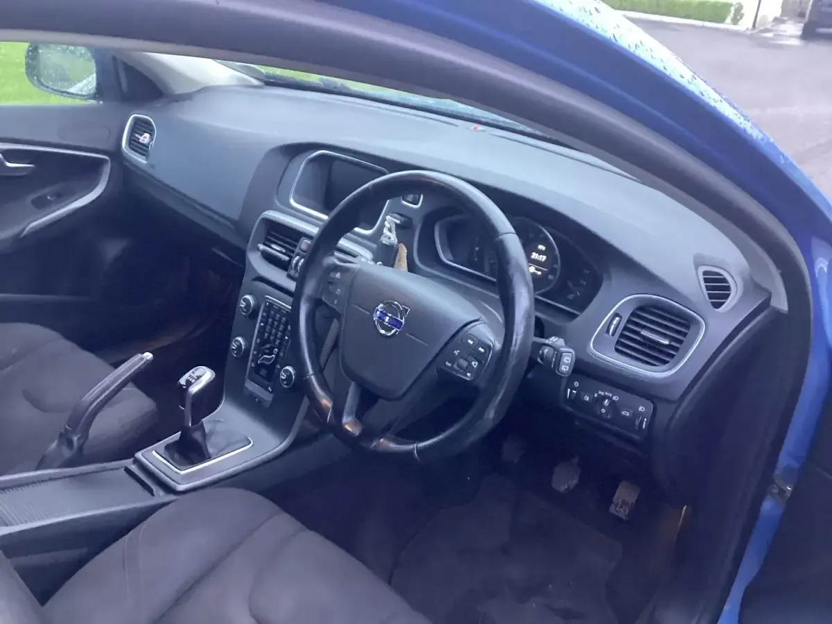 Used Volvo V40 2016 Blue Hatchback