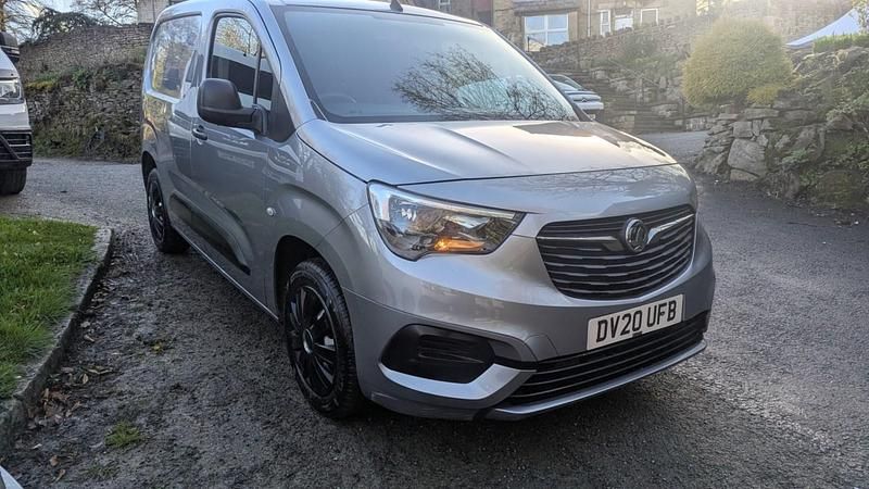 Second-hand Vauxhall Combo Sportive 100 CP (73 kW) 2020 Gri Monovolum