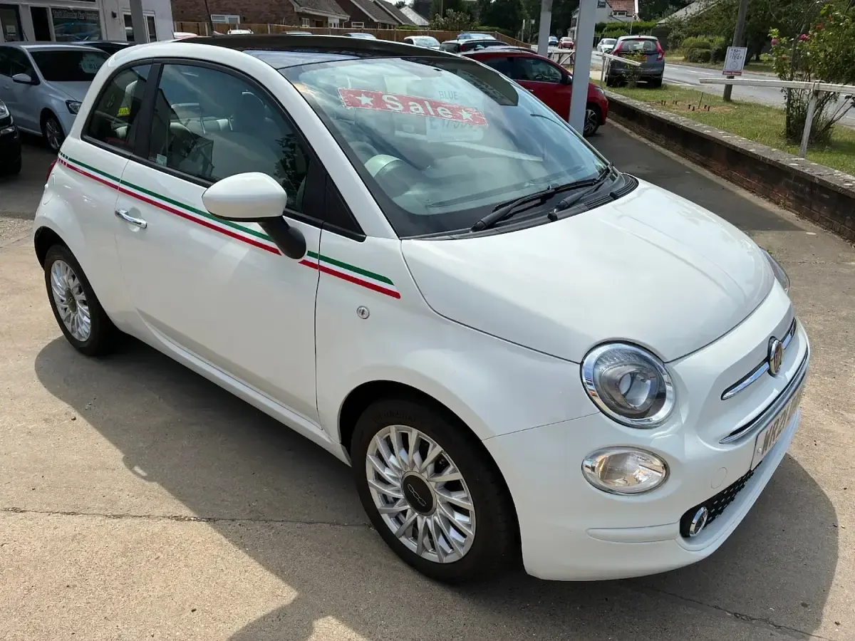 Used Fiat 500 Lounge 70 HP (51 kW) 2021 White Hatchback
