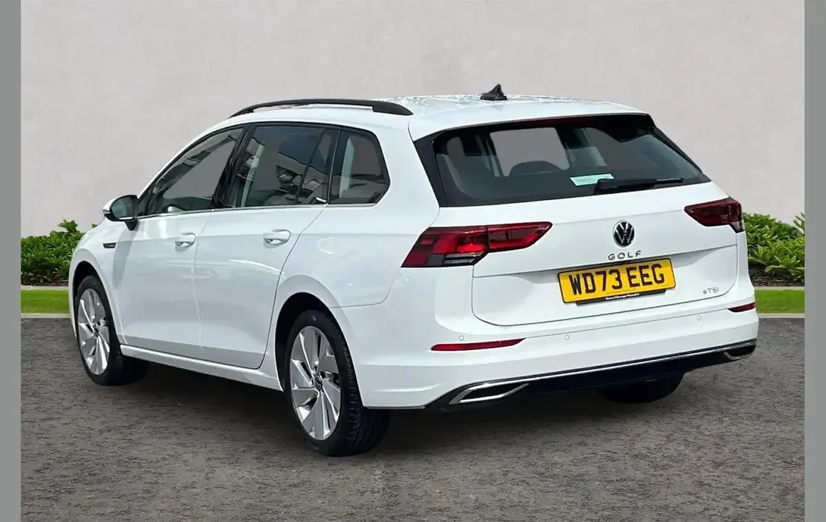 Used VW Golf VIII Style 147 HP (108 kW) 2023 White Estate