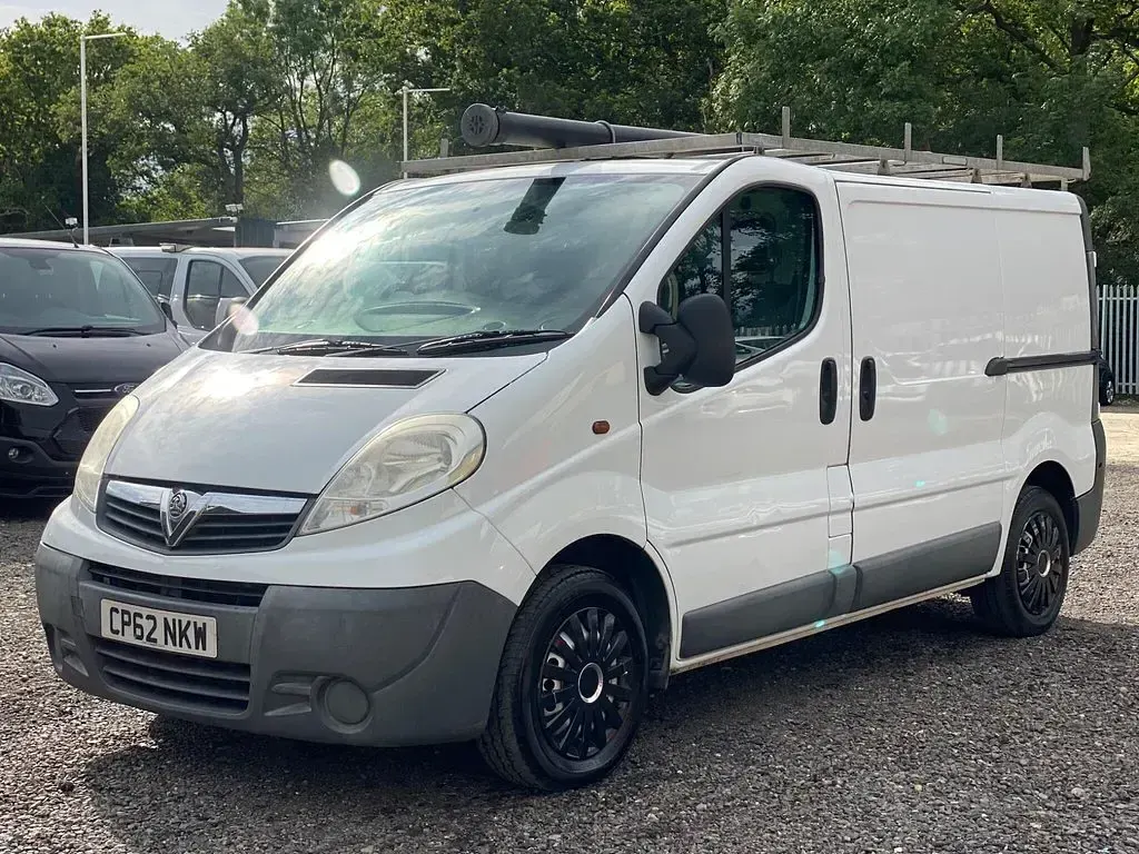Used Vauxhall Vivaro 90 HP (66 kW) 2012 White MPV