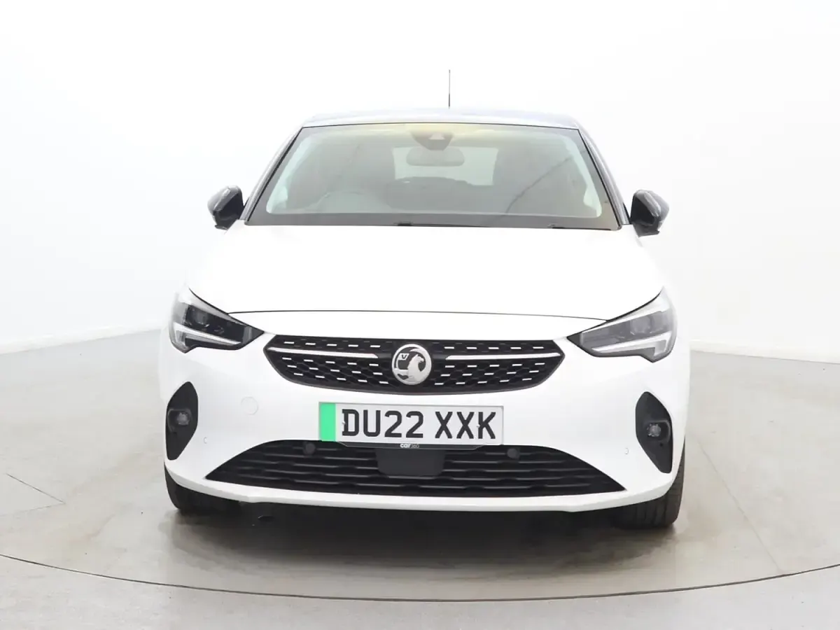 Second-hand Vauxhall Corsa-e Elite 100 kW (136 CP) 2022 Alb Hatchback