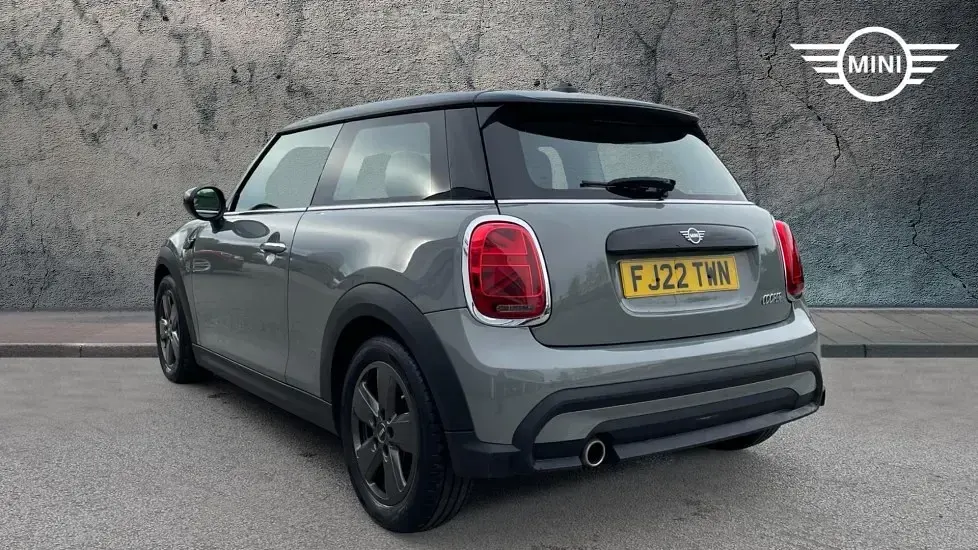 Używany Mini Cooper Classic 134 KM (98 kW) 2022 Szary Hatchback
