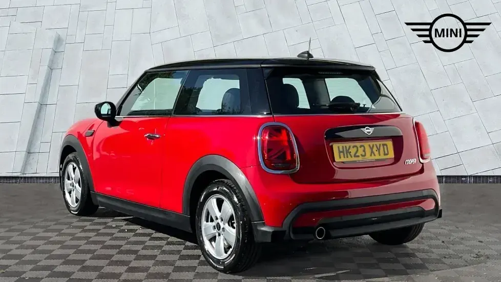 Usado Mini Cooper Classic 134 HP (98 kW) 2023 Vermelho Citadino
