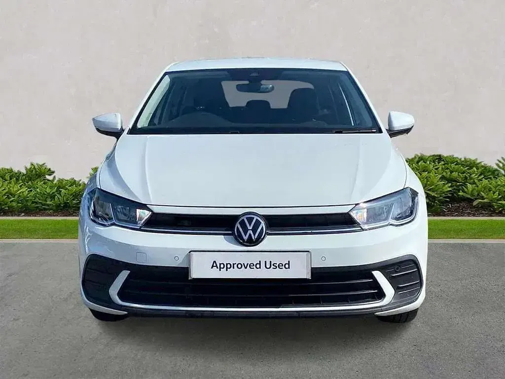 Used VW Polo Life 95 HP (69 kW) 2024 White Hatchback