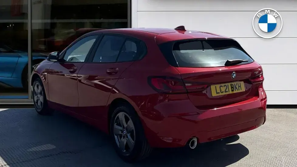 Used BMW 118 Sport Line 134 HP (98 kW) 2021 Red Hatchback