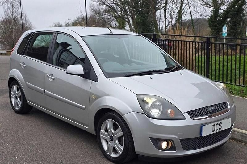 Used Ford Fiesta Zetec 79 HP (58 kW) 2007 Silver Hatchback