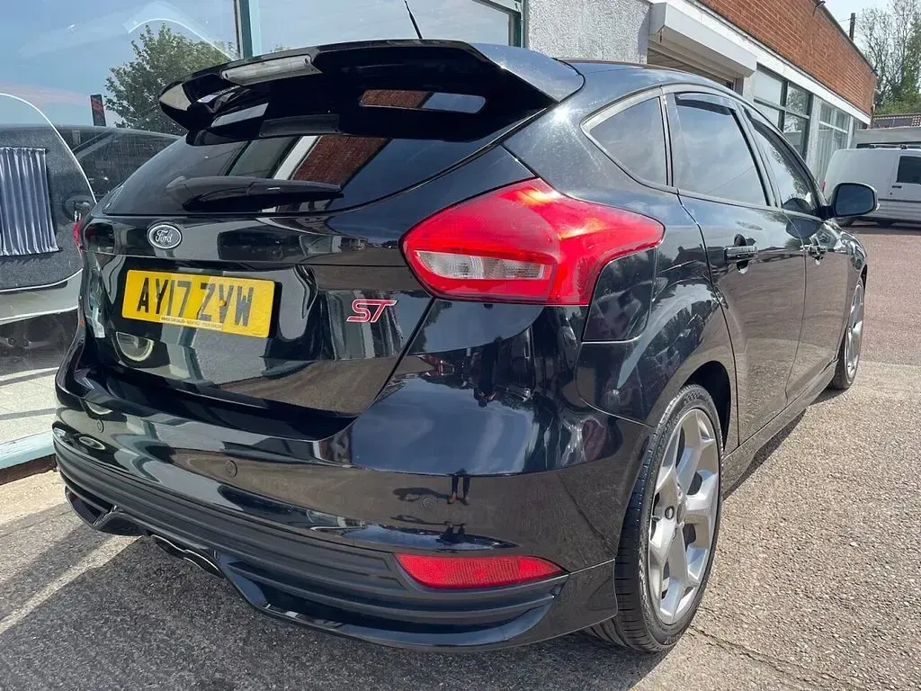 Used Ford Focus ST 185 HP (136 kW) 2017 Black Hatchback