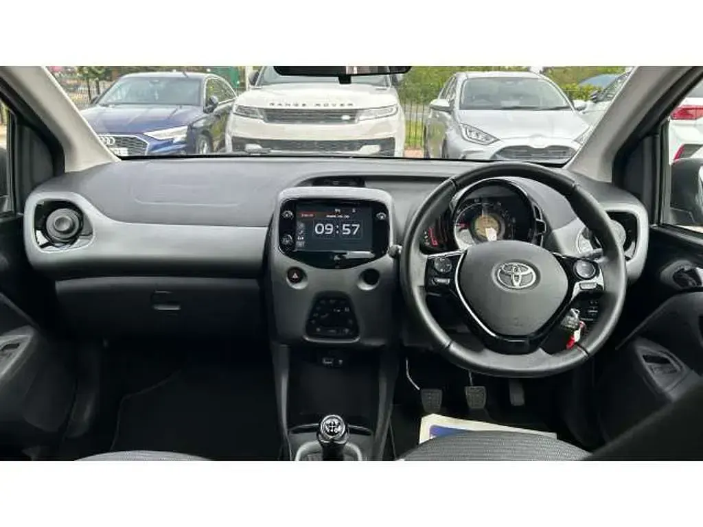 Begagnad Toyota Aygo Trend 72 HK (52 kW) 2021 Svart Halvkombi