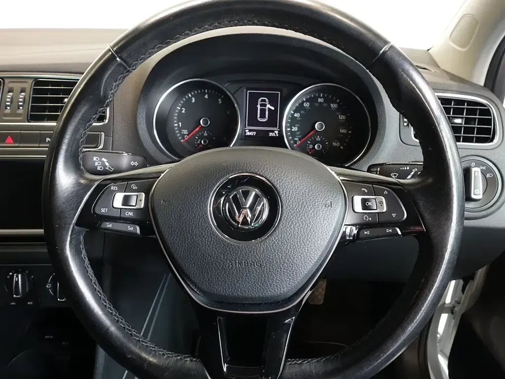 Used VW Polo Match 60 HP (44 kW) 2016 White Hatchback