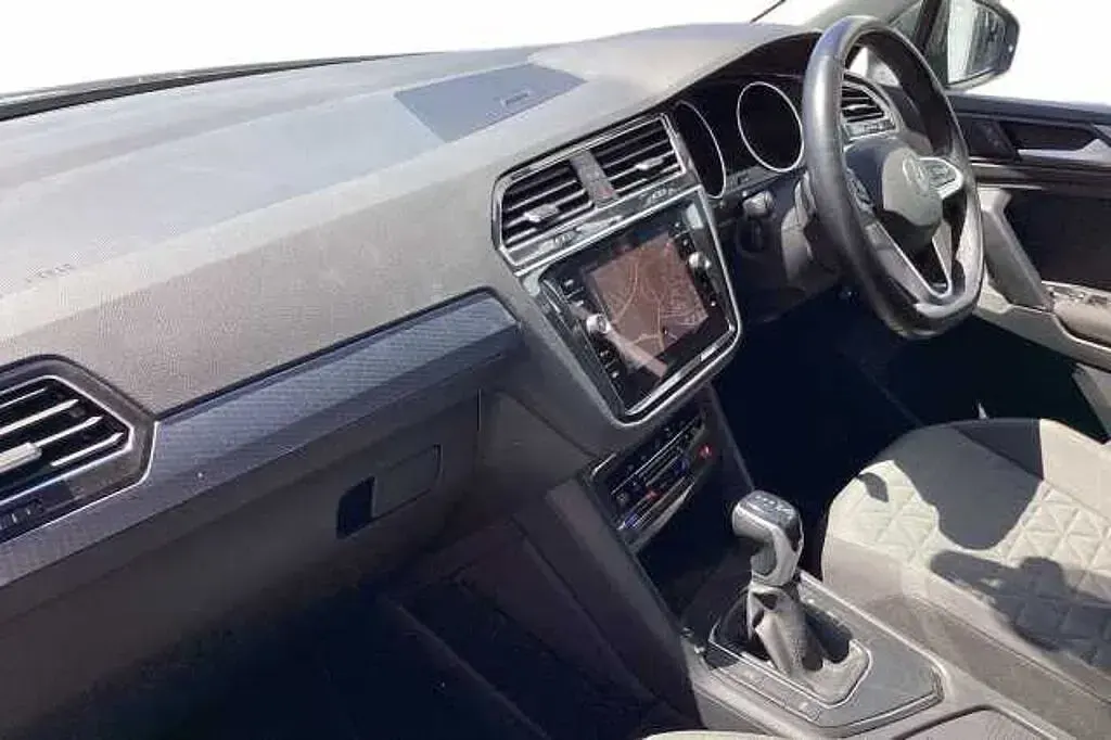 Used VW Tiguan Life 150 HP (110 kW) 2021 Grey SUV