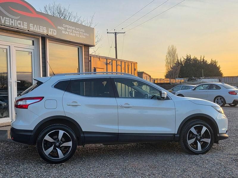 Used Nissan Qashqai N-TEC 110 HP (80 kW) 2015 White SUV