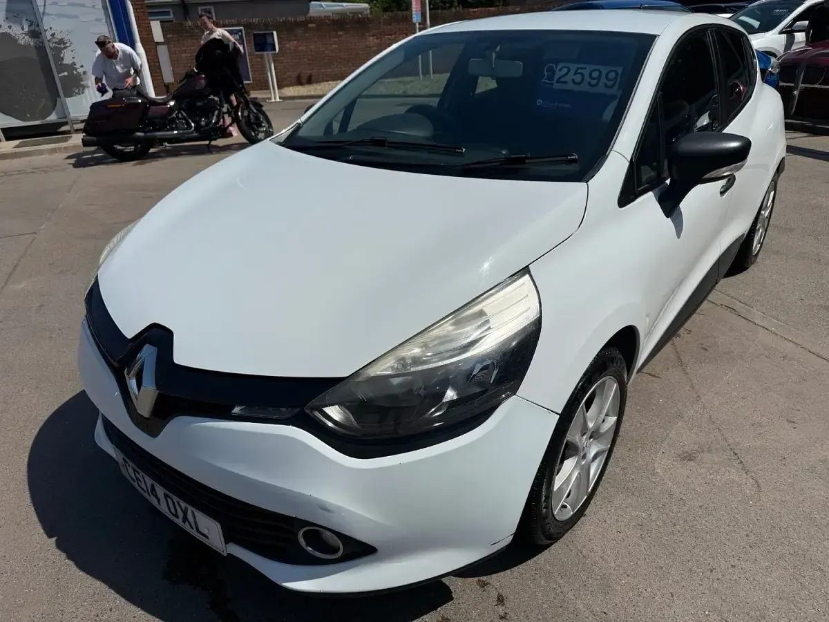 Used Renault Clio Expression+ 90 HP (66 kW) 2014 White Hatchback