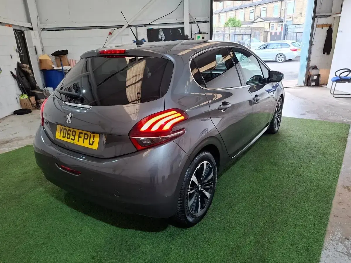 Käytetty Peugeot 208 S 82 HP (60 kW) 2019 Harmaa Viistoperä