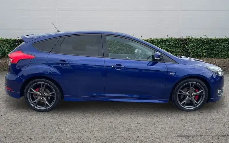 Used Ford Focus ST-Line X 182 HP (133 kW) 2017 Blue Hatchback