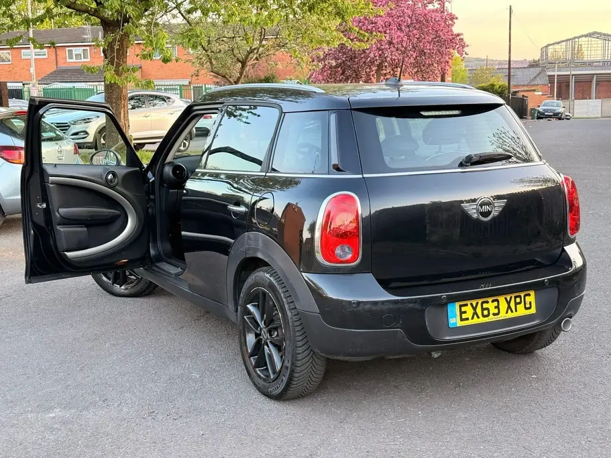 Used Mini Cooper D 112 HP (82 kW) 2014 Black Hatchback